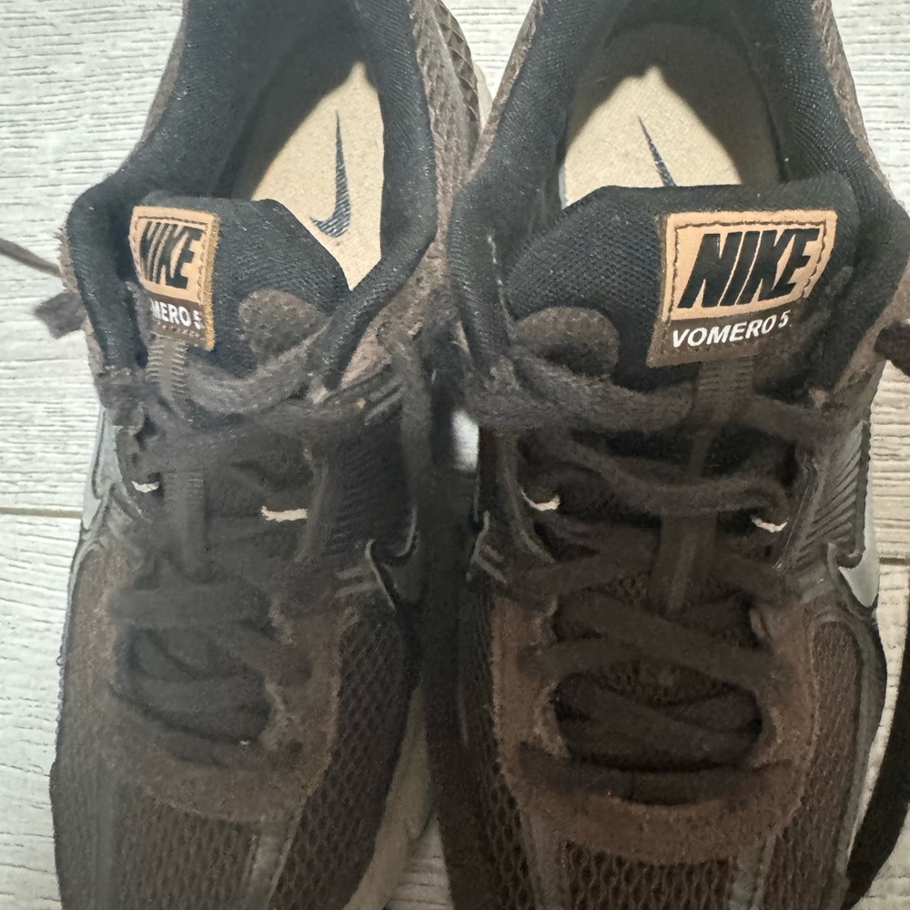Nike Vomero 5 Brown and Black Sneakers